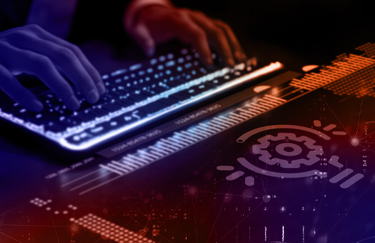 Person som använder ett upplyst tangentbord