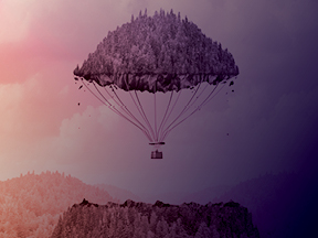 Aurora leuchtet hinter digitalen Strahlen