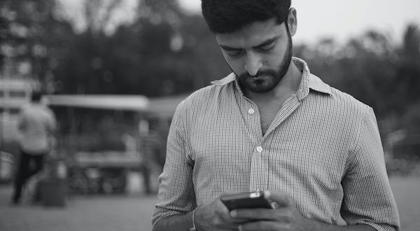 Hohe Smartphone Nutzung von jungen Leuten in Indien