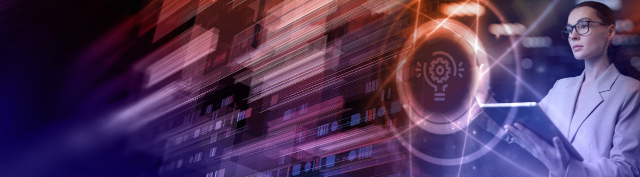 Person überprüft Daten, mit Symbol und Tablet