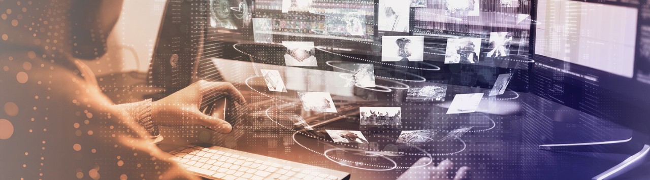 personne interagissant avec différents contenus