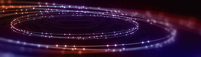 anneaux scintillants de données argentées dans un espace violet et orange 