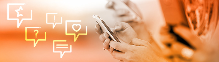 Une personne utilisant une application mobile
