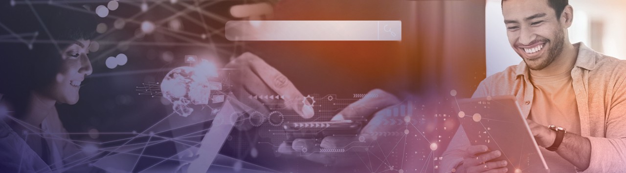 Clienti sorridenti che utilizzano i loro dispositivi